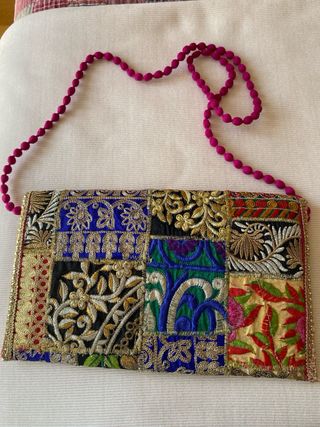 Bolso cartera patchwork bordado Mide 32x20