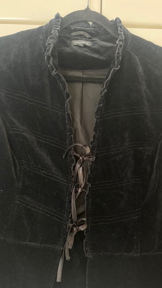 Chaqueta terciopelo negro con cordones