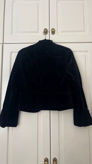 Chaqueta terciopelo negro con cordones