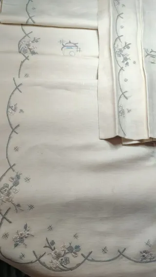 Juego de cama lino bordado a mano