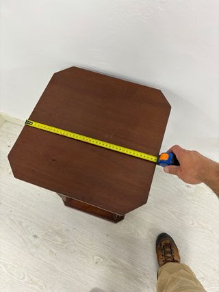 Mesa auxiliar de madera