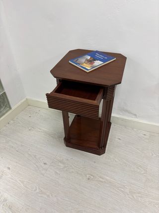 Mesa auxiliar de madera