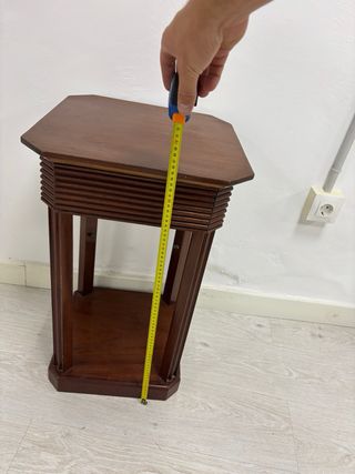 Mesa auxiliar de madera