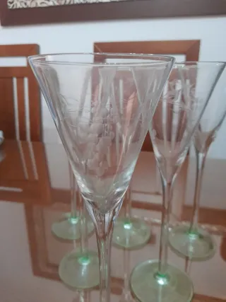 Juego de copas de vidrio