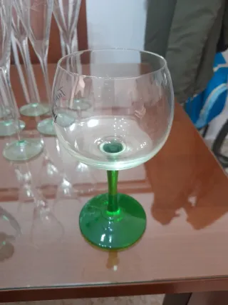 Juego de copas de vidrio