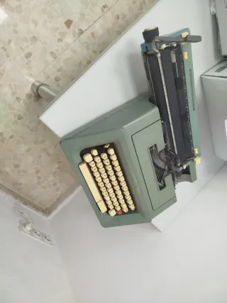 Máquina de escribir vintage verde