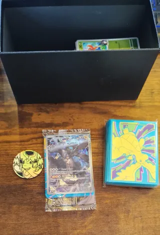 Caja ETB Pokémon Héroes Ascendentes