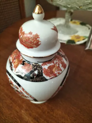 Tibor chino porcelana blanco y oro
