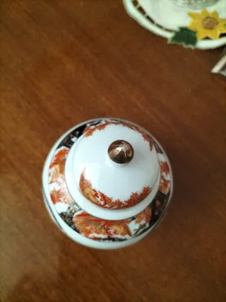 Tibor chino porcelana blanco y oro