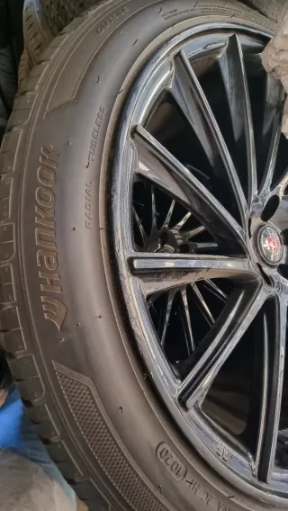 Llantas + neumáticos 22” en muy buen estado.