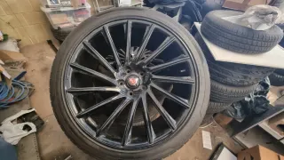 Llantas + neumáticos 22” en muy buen estado.