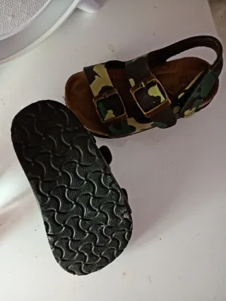 Sandalias camuflaje unisex Talla 23