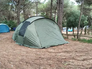 Tienda de campaña verde