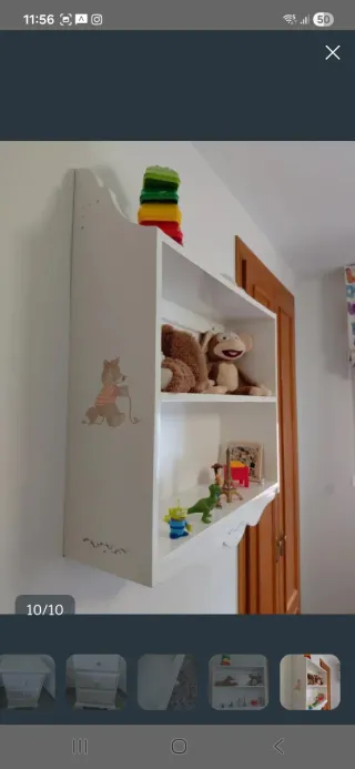 Estantería infantil decorada ( no incluye muñecos)