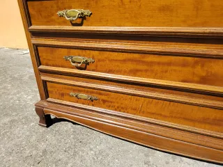 Cómoda de madera y mármol