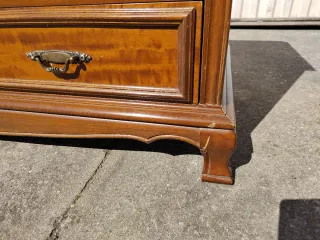 Cómoda de madera y mármol