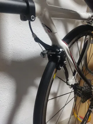 Bicicleta de carretera blanca