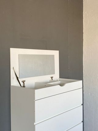 Nueva oferta! Comoda blanca 4 cajones + espejo