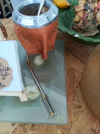 Mate de cuero argentino con bombilla