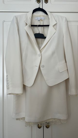 Conjunto Chaqueta y Falda Zara