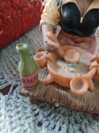 Figura Bruja Poción Taza Botella de 12cm.