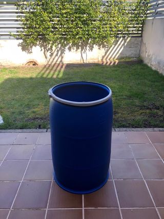 Bidón azul grande multiusos de 208 litros