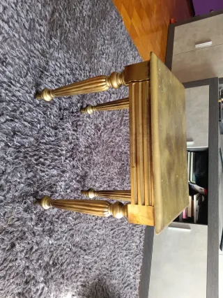 Mesita auxiliar dorada vintage