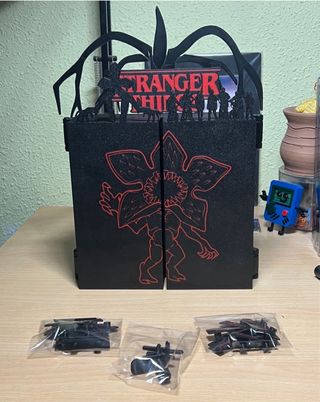 Expositor Stranger Things - Kinder Joy + Soportes