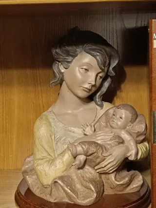 Figura Madre e Hijo Beige y Amarillo
