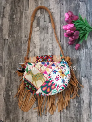Bolso joya boho con bordados, abalorios y flecos ♡