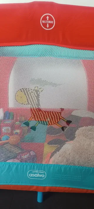 Parque corralito infantil con dibujos