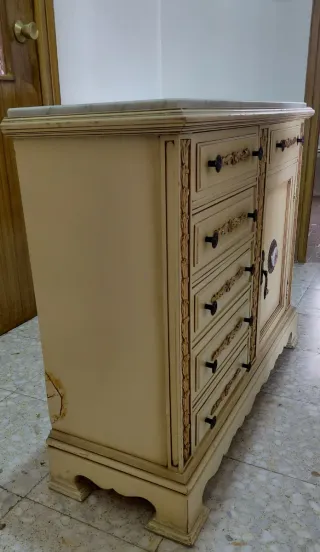 Taquillón vintage beige y dorado