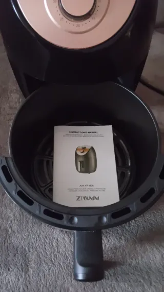 Freidora de aire ZIVAMM negra y dorada