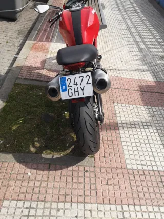 Ducati Monster 696 Roja año 2010
