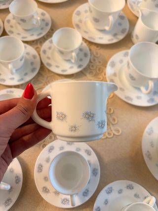 Vajilla Harmony sin usar. Algunos con su plástico