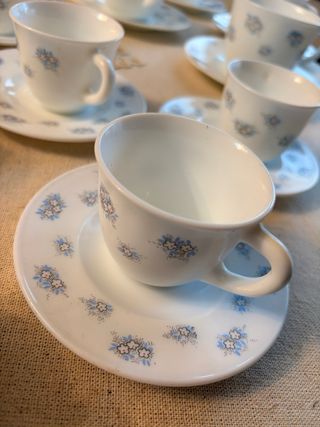 Vajilla Harmony sin usar. Algunos con su plástico