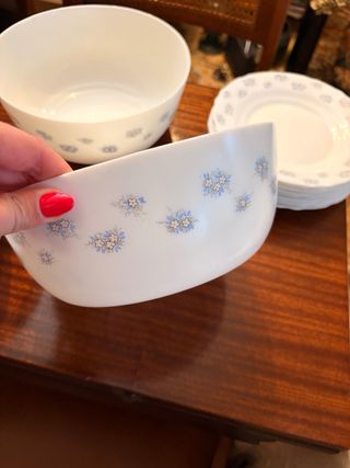 Vajilla Harmony sin usar. Algunos con su plástico