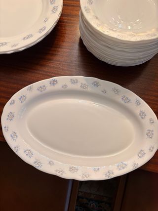 Vajilla Harmony sin usar. Algunos con su plástico