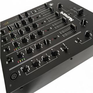 MESA DE MEZCLAS NUMARK M6 USB CON CABLES