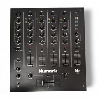 MESA DE MEZCLAS NUMARK M6 USB CON CABLES