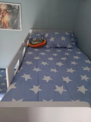 Camas nido tipo tren con escalera de cajones