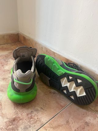 Zapatillas Adidas Negras y Verdes