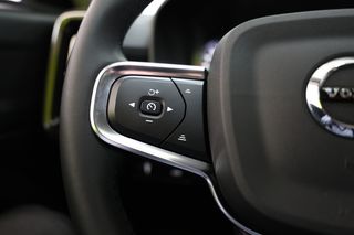 Volvo XC40 Momentum Pro T2 1.5 129CV Auto Azul