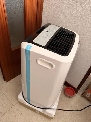 Pingüino Delonghi 9890BTU