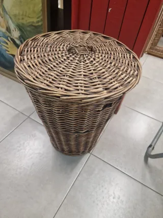 Cesto de mimbre con tapa