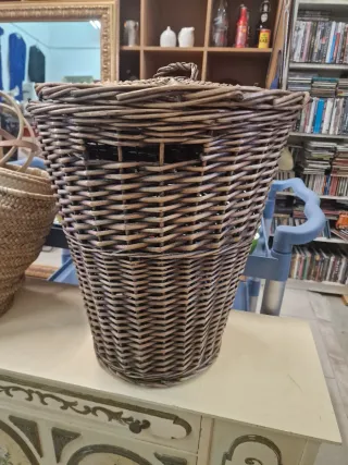 Cesto de mimbre con tapa