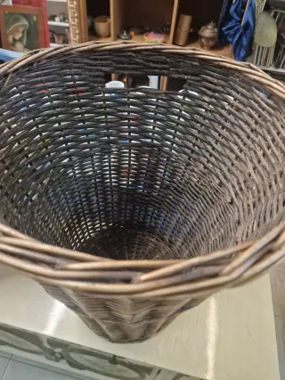 Cesto de mimbre con tapa