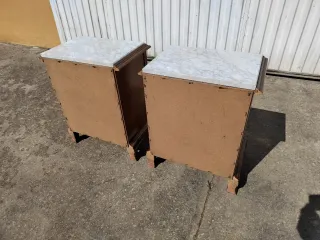 Mesillas de noche de madera y mármol