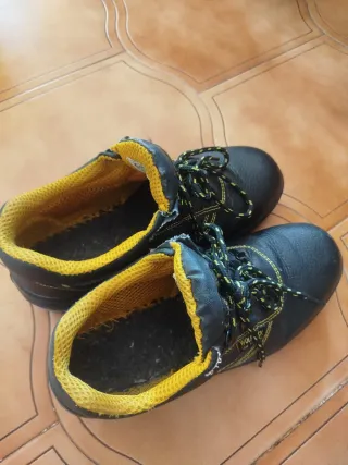 Zapatos de seguridad Wolfpack negros y amarillos