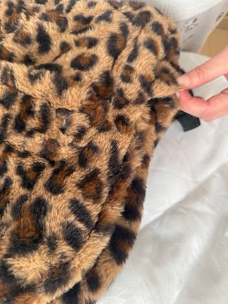 Mochila peluche leopardo, suave al tacto